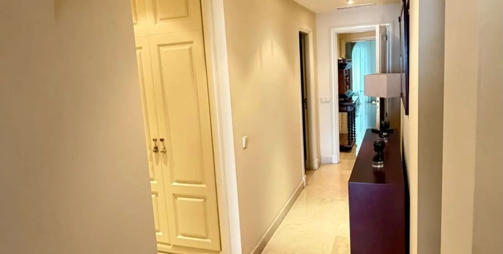 Venta de apartamento en planta media en Marbella 20