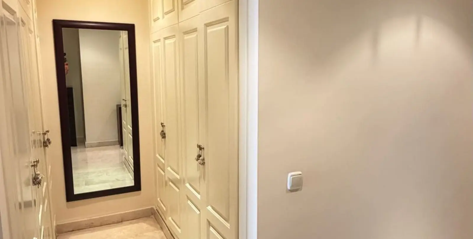 Venta de apartamento en planta media en Marbella 25