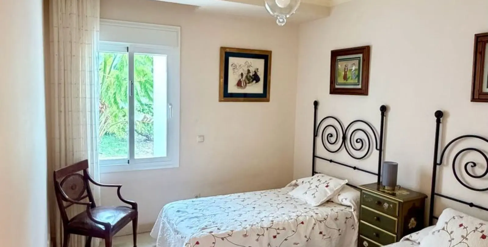 Venta de apartamento en planta media en Marbella 35