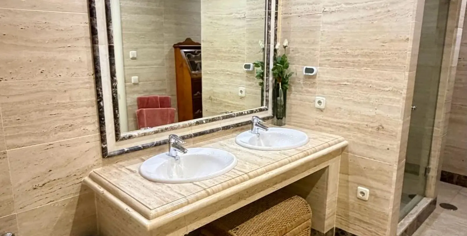 Venta de apartamento en planta media en Marbella 40
