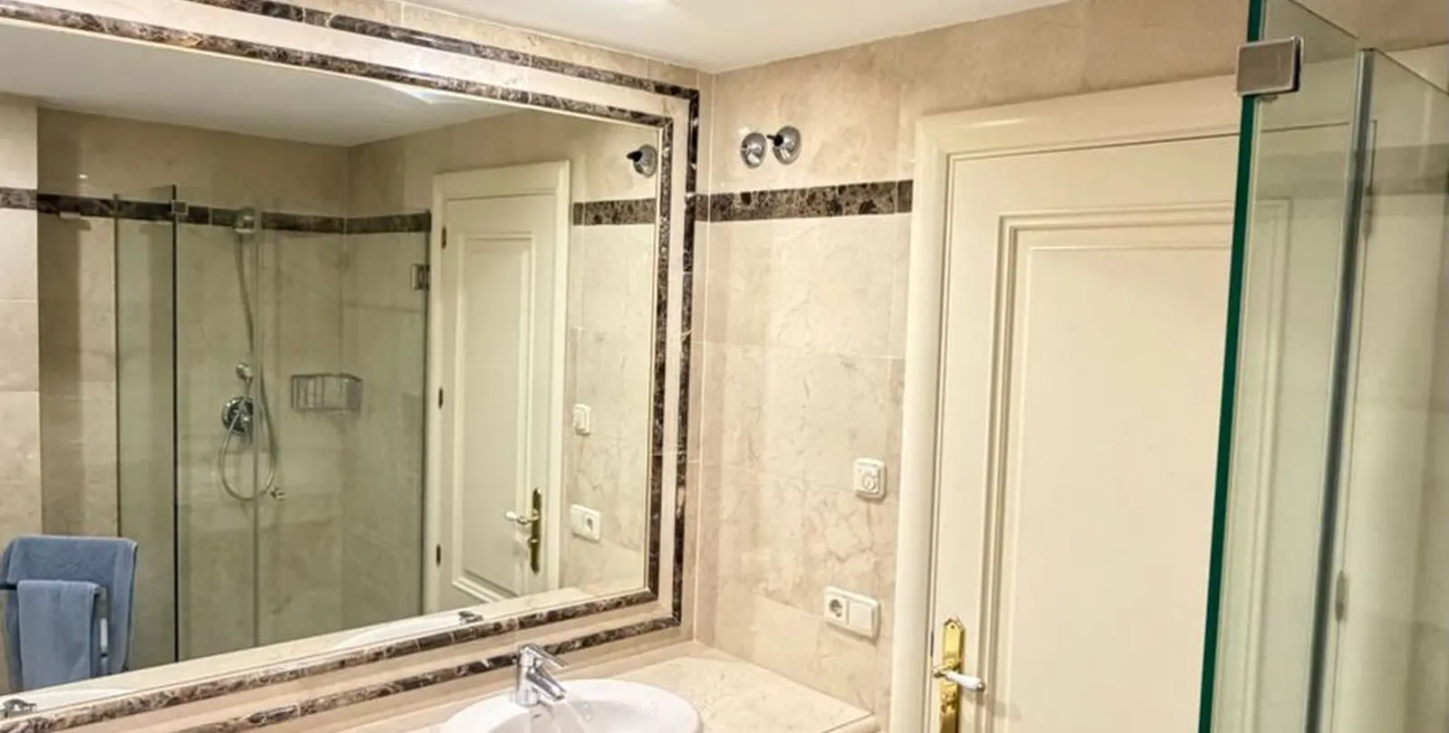 Venta de apartamento en planta media en Marbella 42