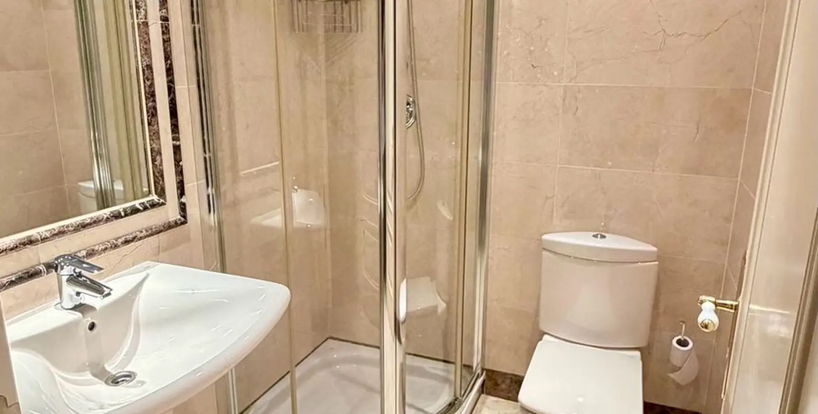 Venta de apartamento en planta media en Marbella 43