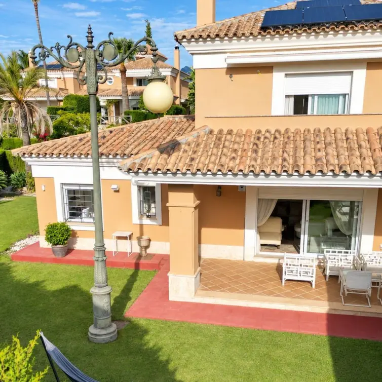 Venta de casa pareada en Marbella