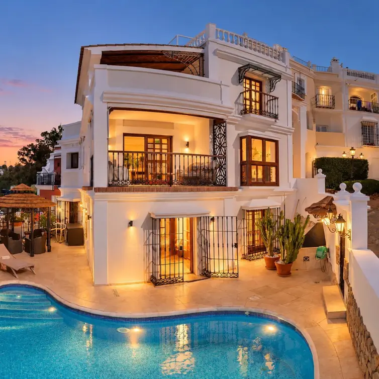 Venta de casa pareada en Nueva Andalucía