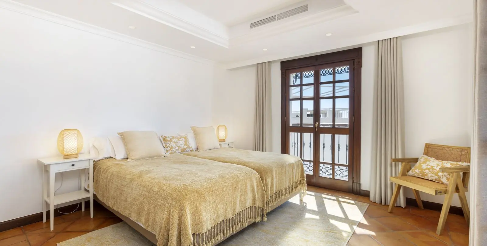 Venta de casa pareada en Nueva Andalucía 16