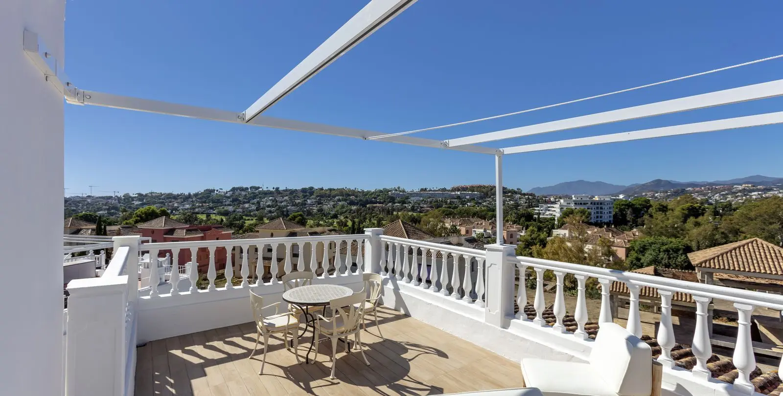 Venta de casa pareada en Nueva Andalucía 28