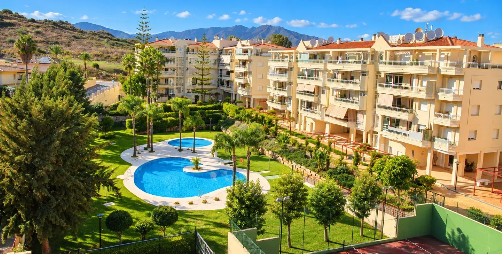 Sale of penthouse in La Cala Hills 1