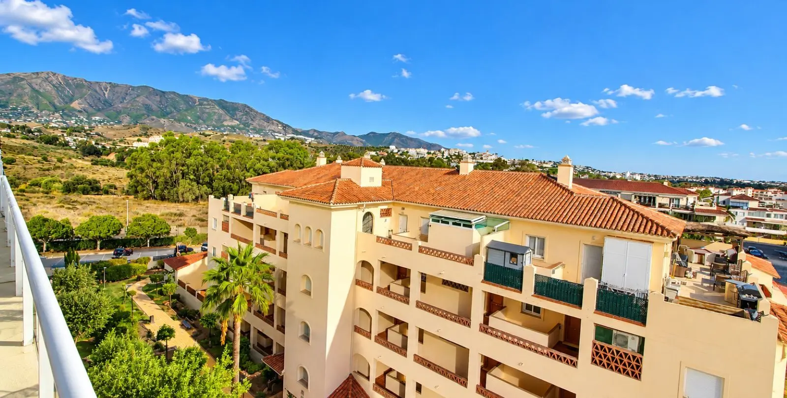 Sale of penthouse in La Cala Hills 12