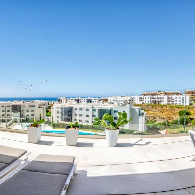 Venta de apartamento en planta media en Higueron