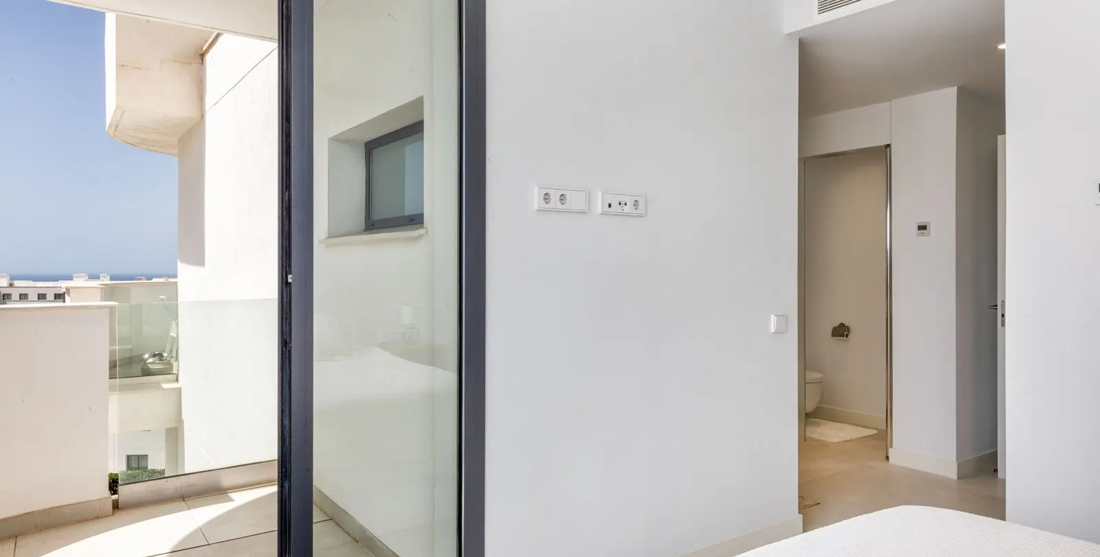 Venta de apartamento en planta media en Higueron 30