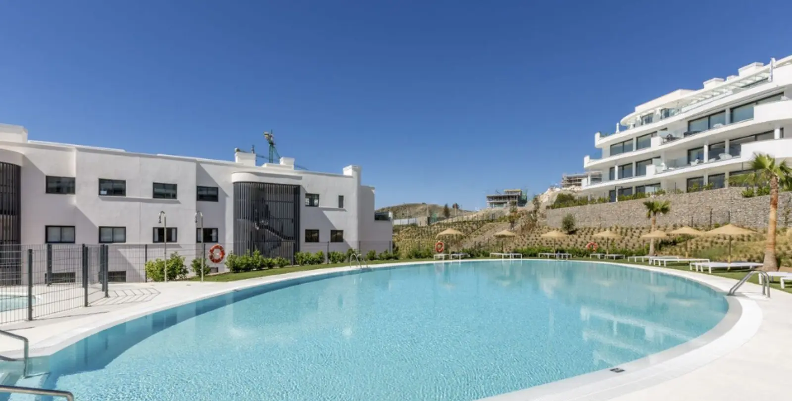 Venta de apartamento en planta media en Higueron 32