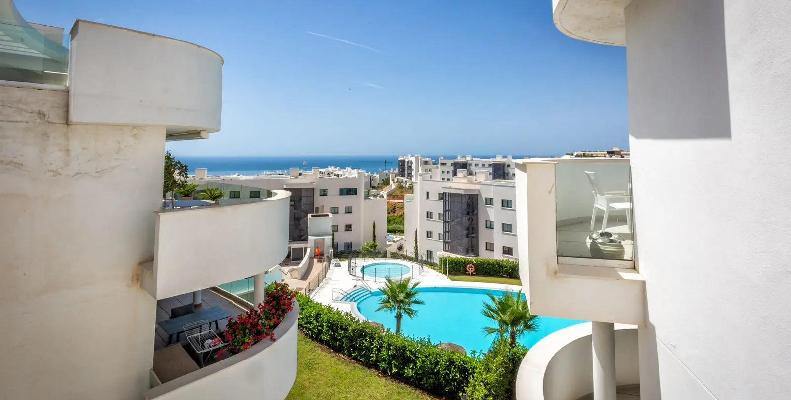 Venta de apartamento en planta media en Higueron 37