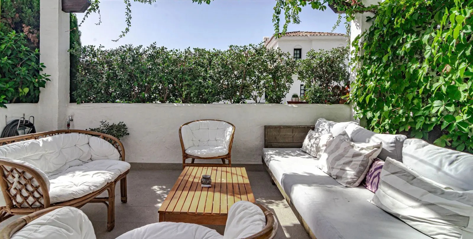 Venta de apartamento en planta baja en Nueva Andalucía 5
