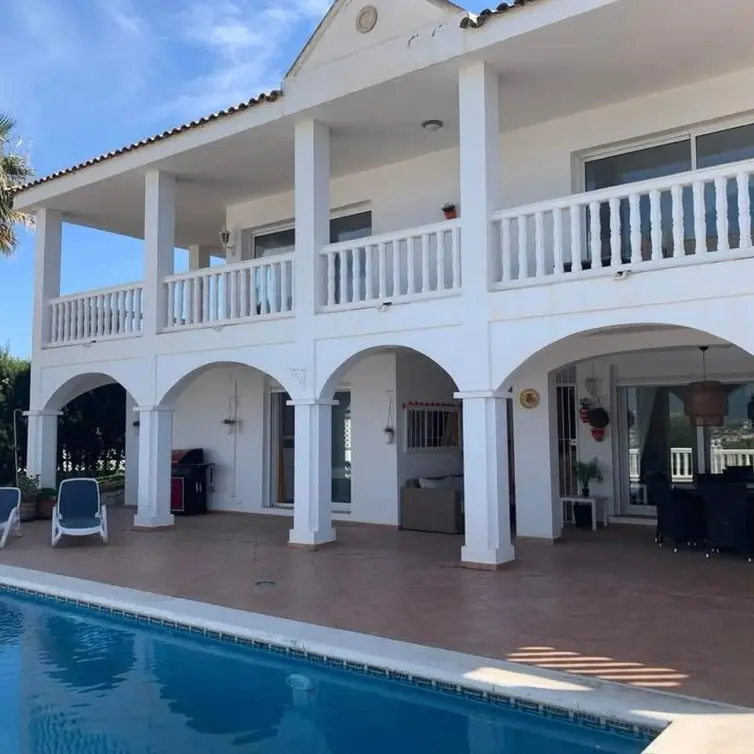 Venta de villa independiente en Cerros del Aguila