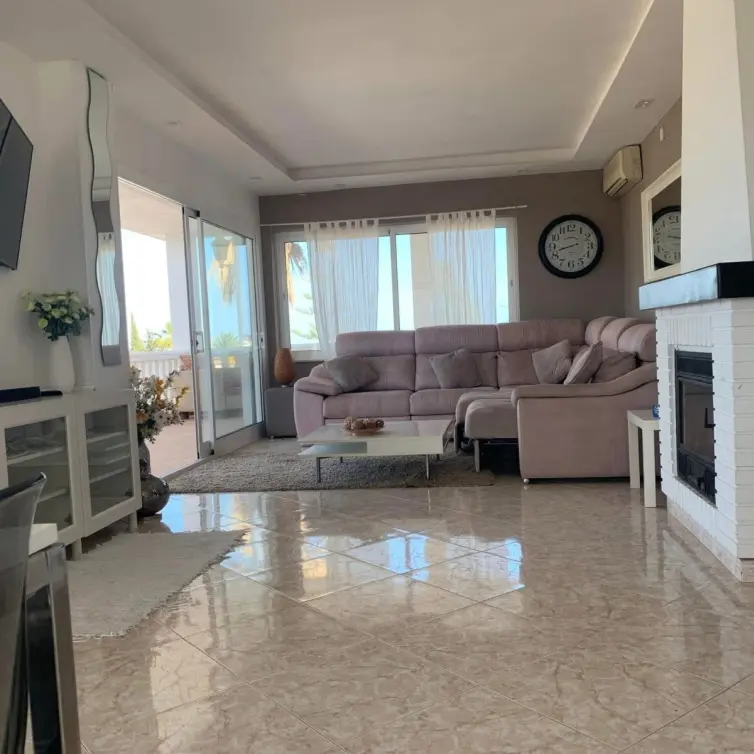 Venta de villa independiente en Cerros del Aguila