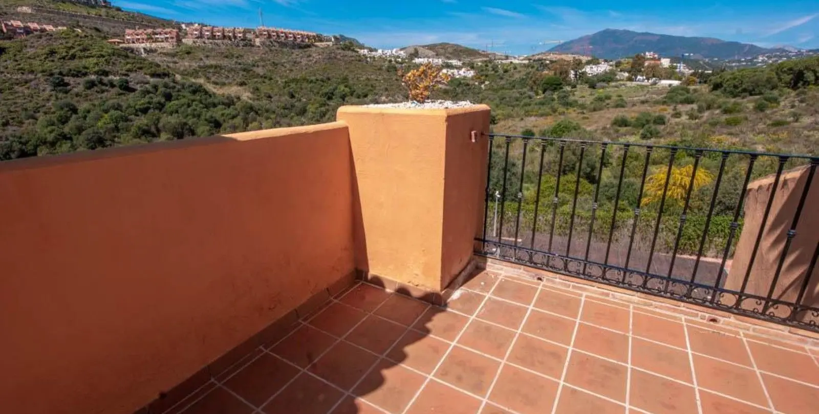 Venta de casa pareada en El Paraiso 4