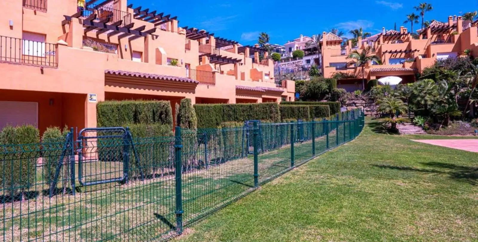 Venta de casa pareada en El Paraiso 8