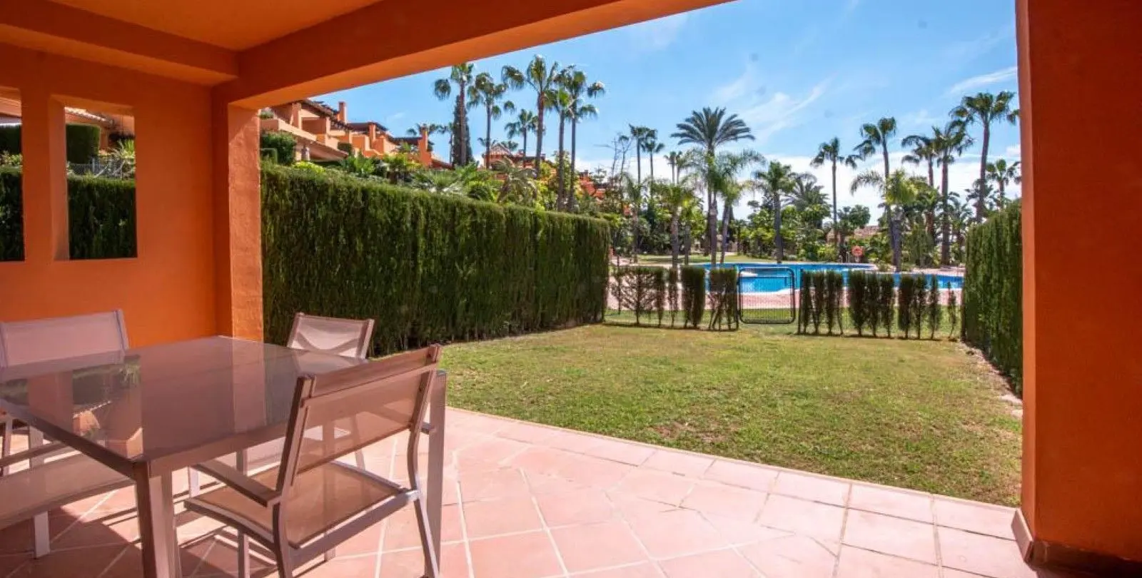 Venta de casa pareada en El Paraiso 12