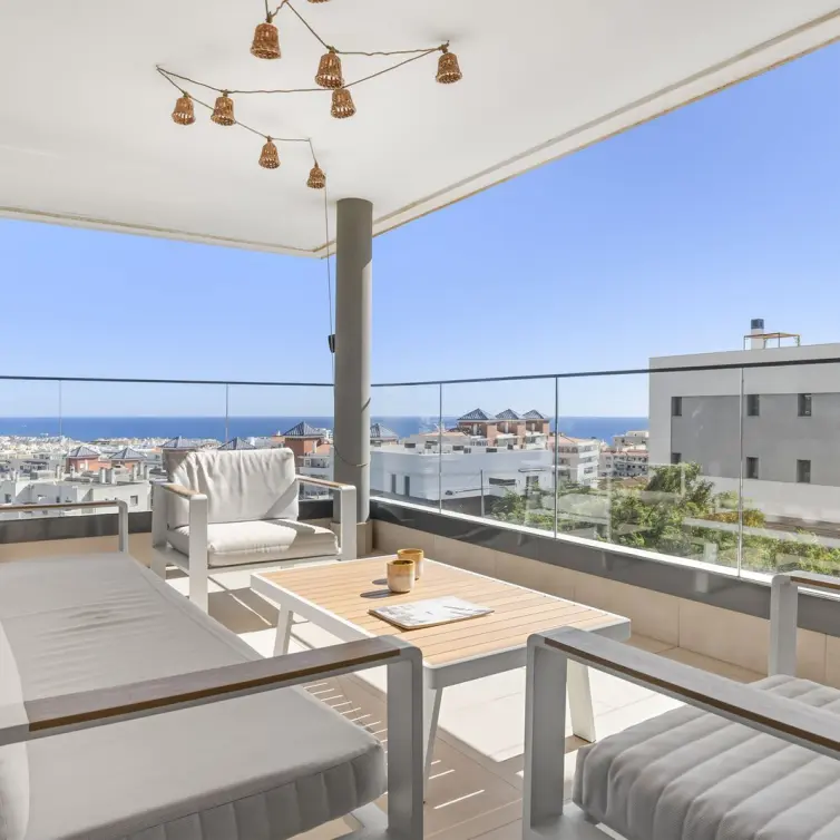 Venta de apartamento en planta media en Estepona