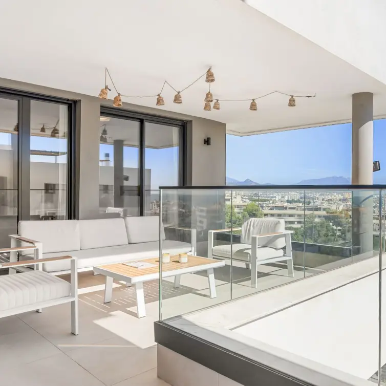 Venta de apartamento en planta media en Estepona