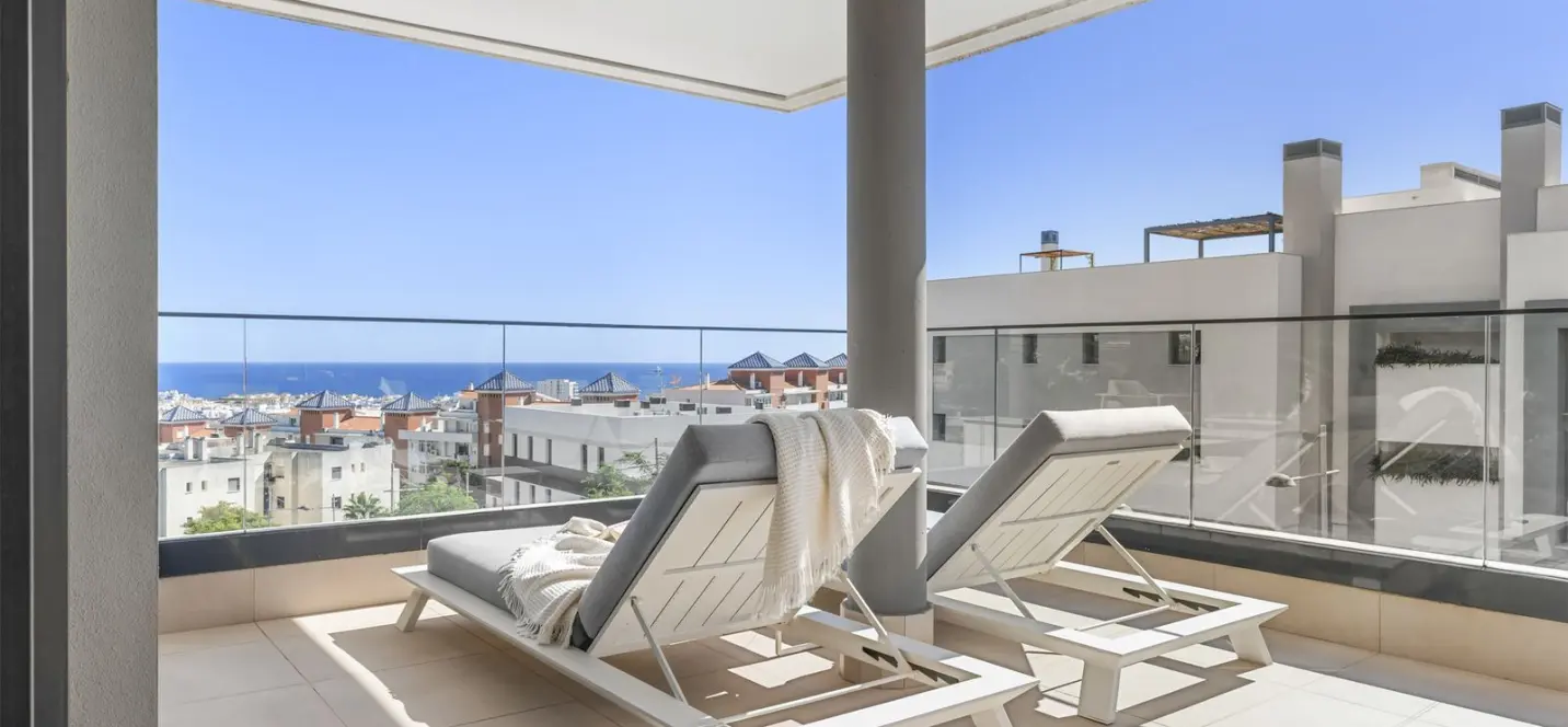 Venta de apartamento en planta media en Estepona 3