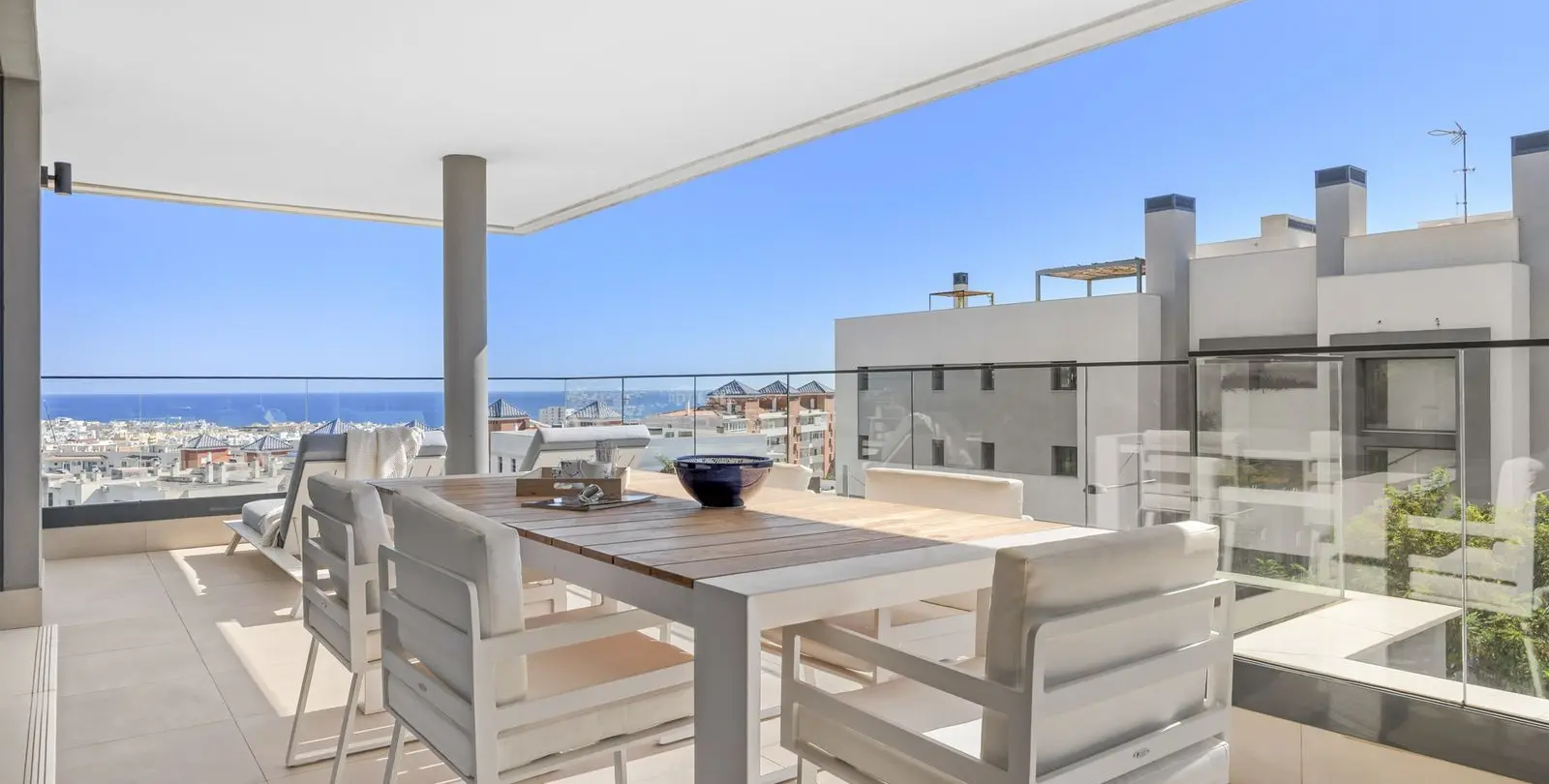 Venta de apartamento en planta media en Estepona 5