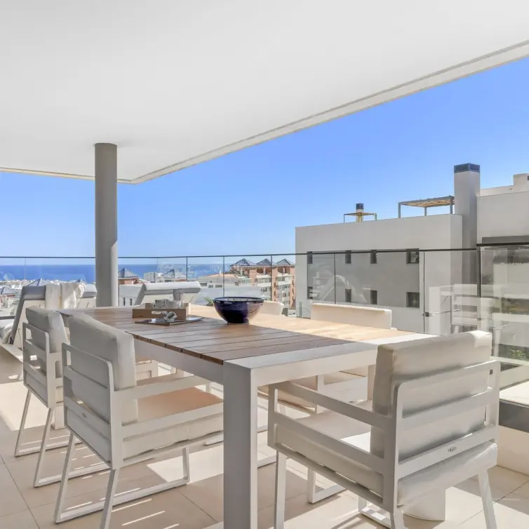 Venta de apartamento en planta media en Estepona