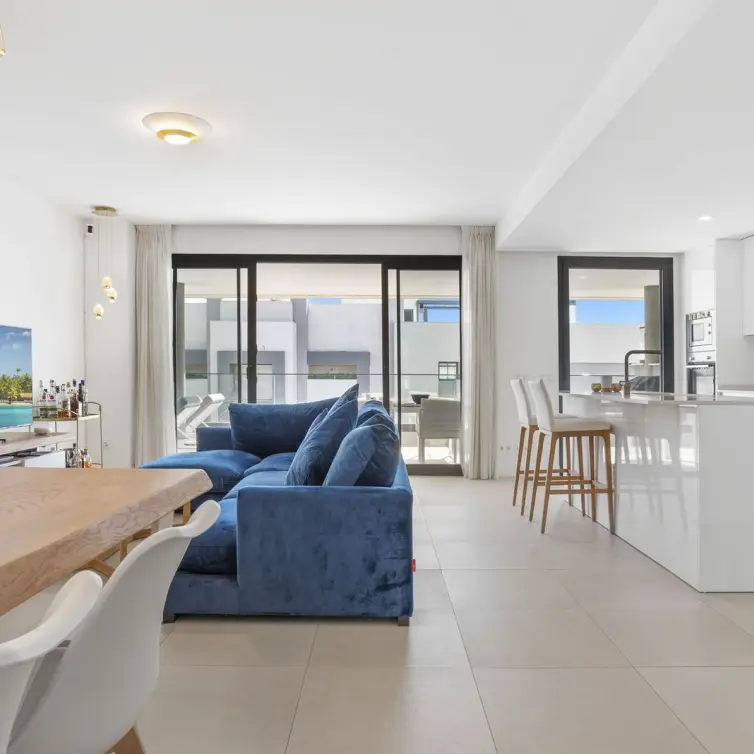 Venta de apartamento en planta media en Estepona