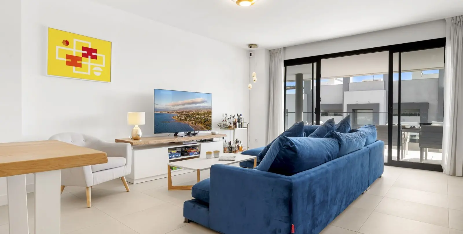 Venta de apartamento en planta media en Estepona 8