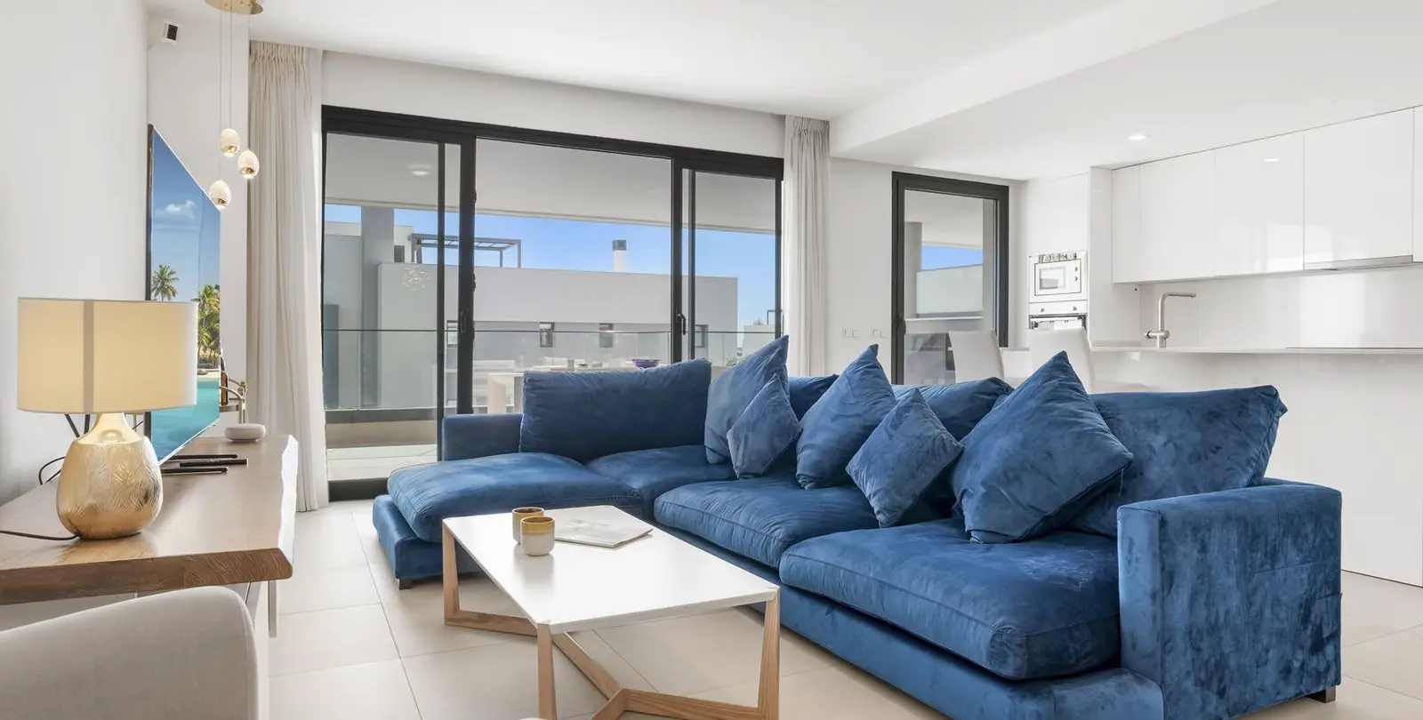Venta de apartamento en planta media en Estepona 9