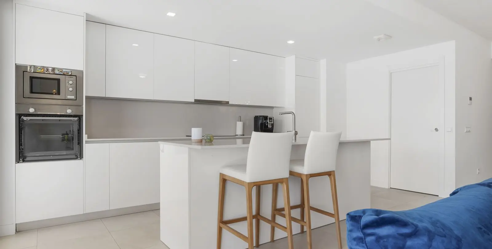 Venta de apartamento en planta media en Estepona 10