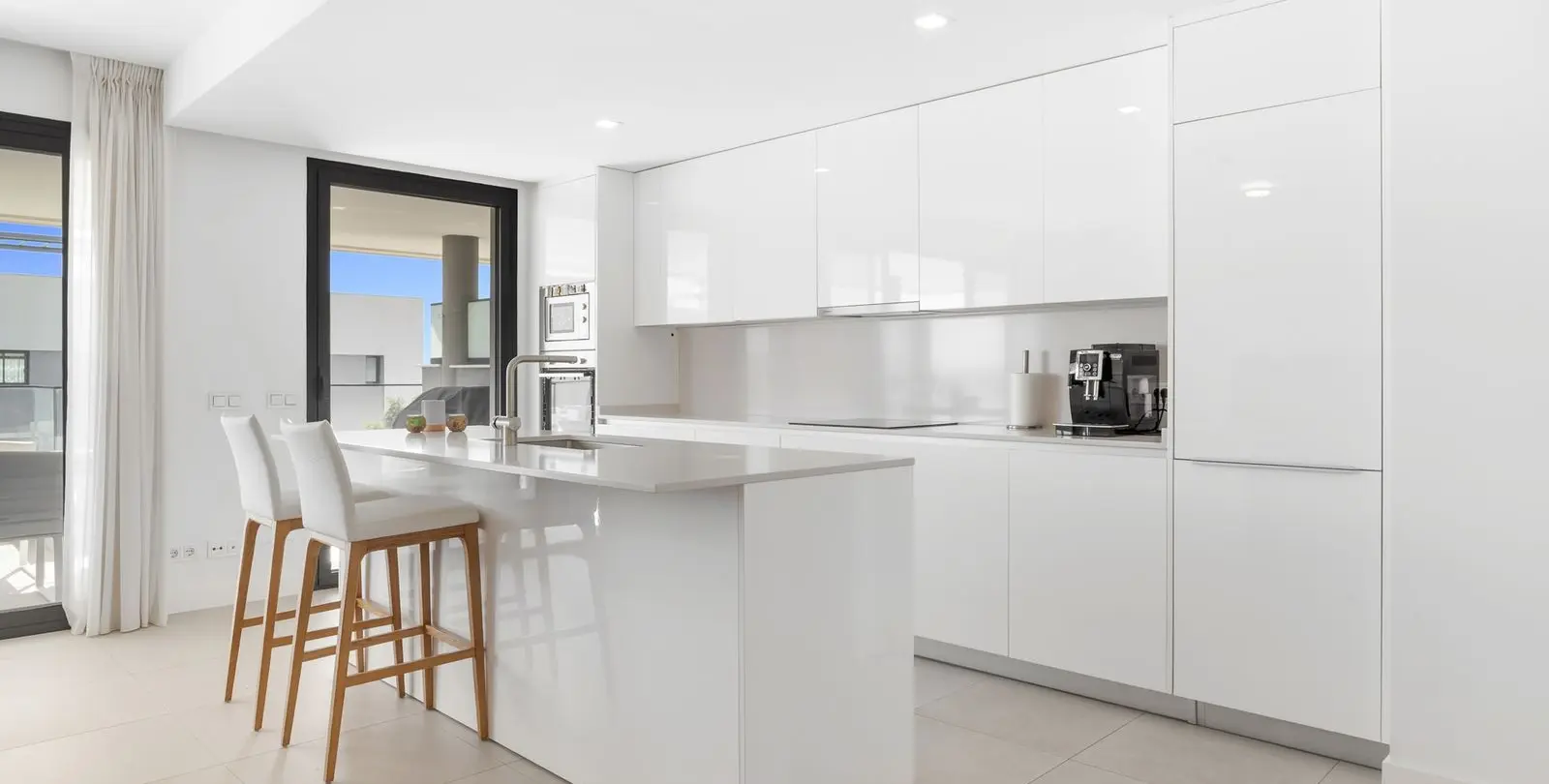 Venta de apartamento en planta media en Estepona 11