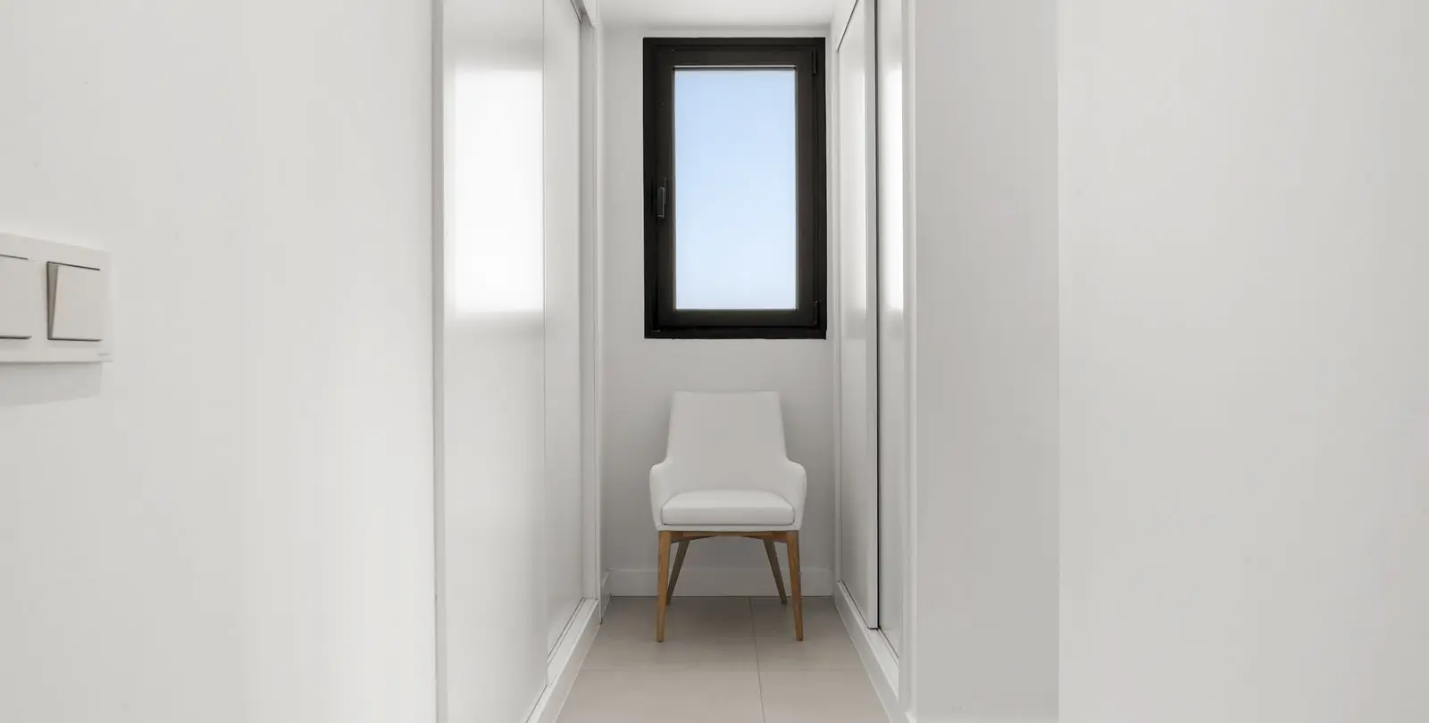 Venta de apartamento en planta media en Estepona 20