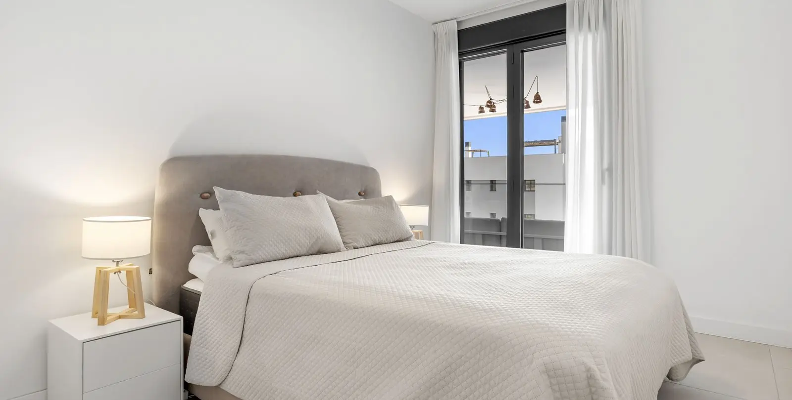 Venta de apartamento en planta media en Estepona 21