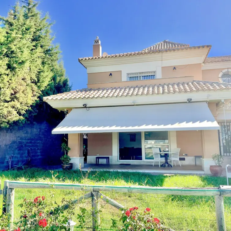 Venta de casa pareada en Marbella