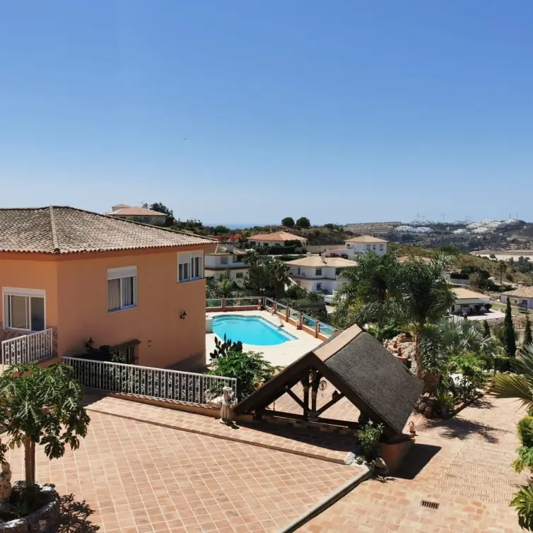 Venta de finca - cortijo en La Cala de Mijas