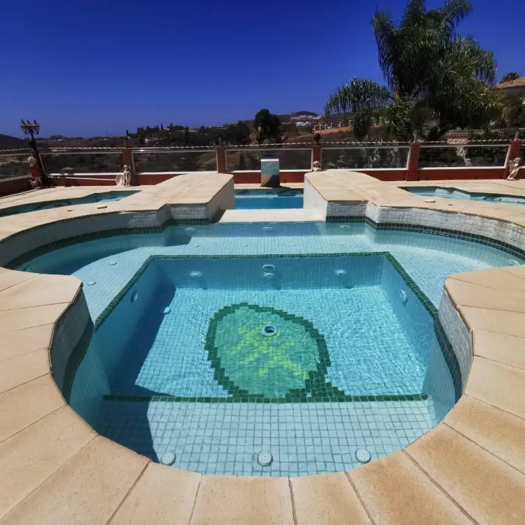 Venta de finca - cortijo en La Cala de Mijas